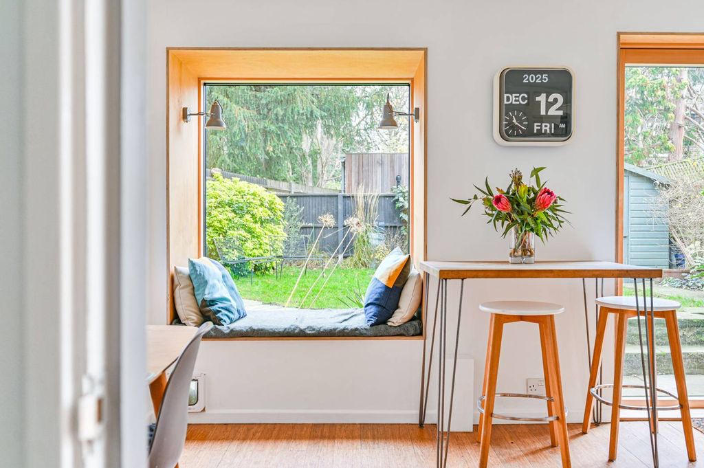 Property photo 3 of 28