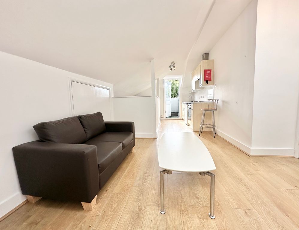 Property photo 2 of 11 Gallery