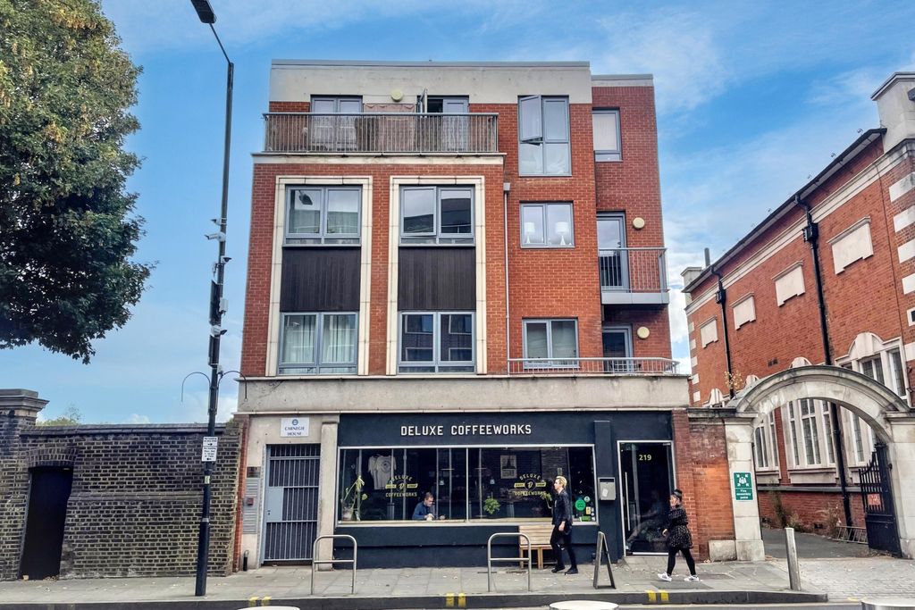 Property photo 1 of 4 219 Shepherds Bush Road, London W6 7Js