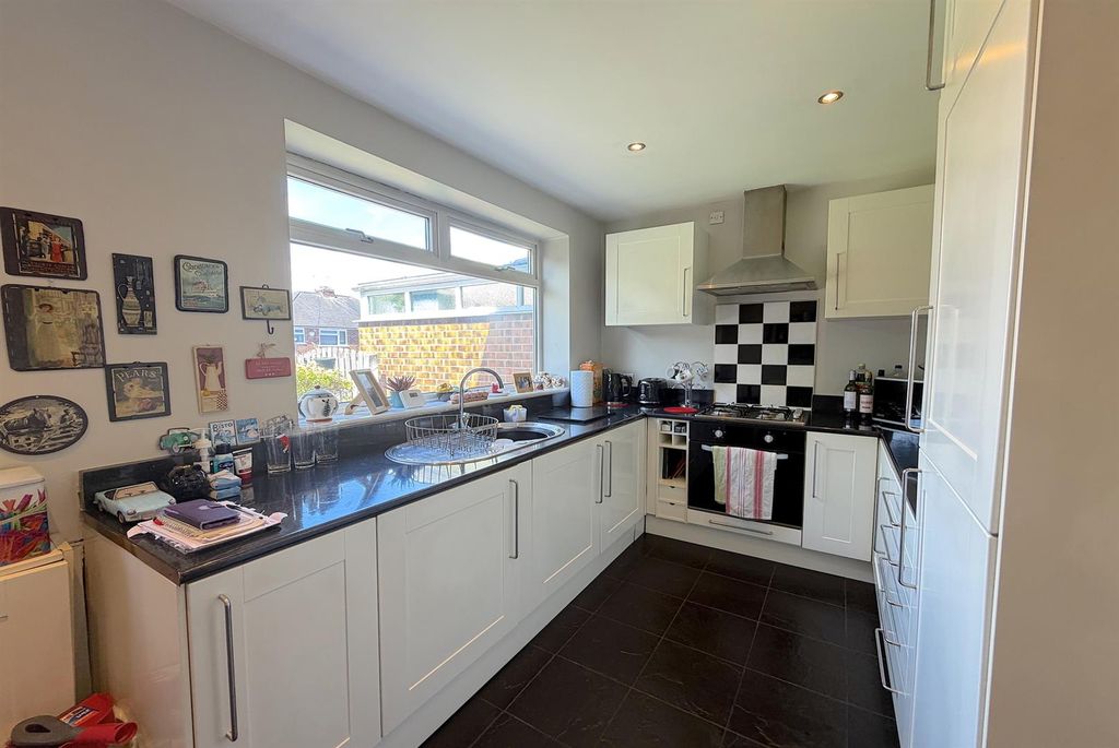 Property photo 2 of 11 Kitchen.Jpg