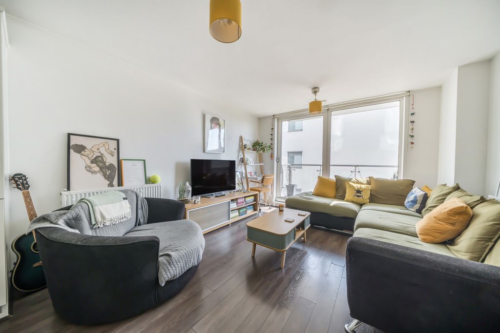 Property photo 1 of 15 1336942-10-6899c0...