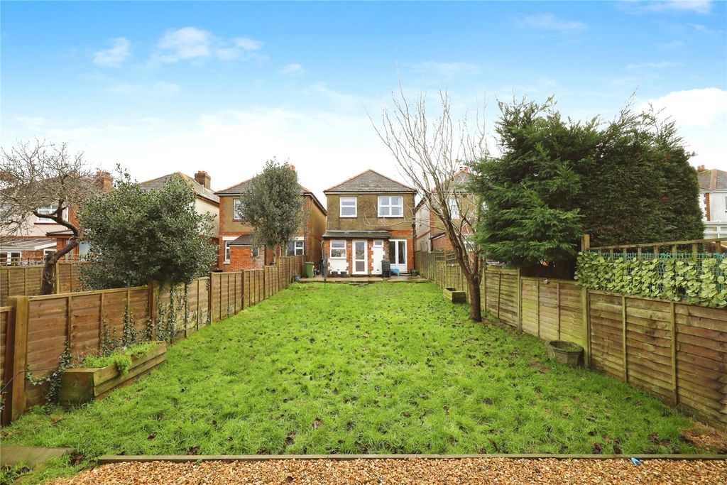Property photo 2 of 17 Picture No. 16