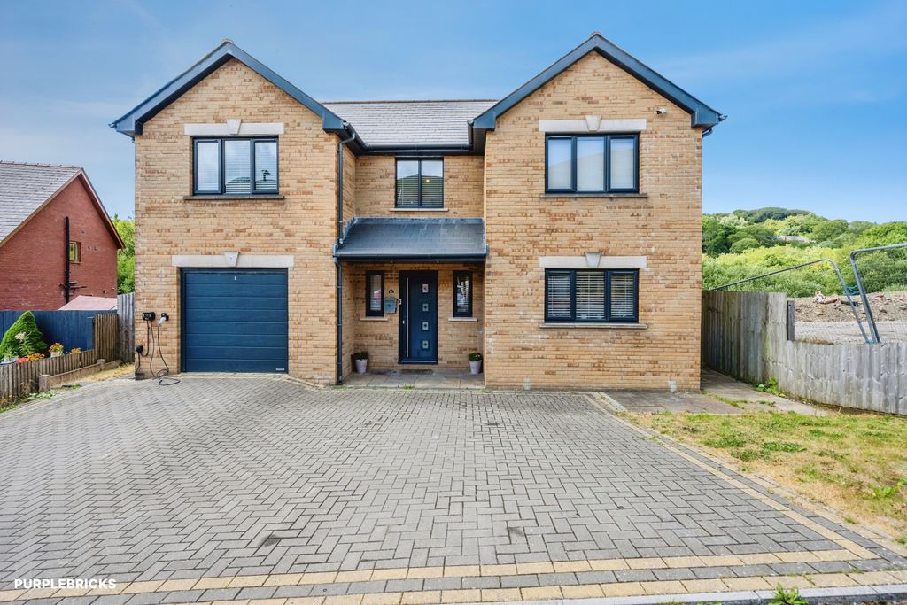 Property photo 2 of 37