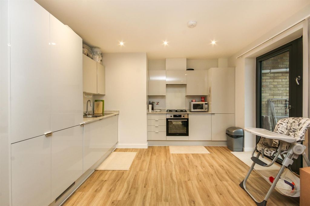 Property photo 3 of 11 Img_2026.Jpg