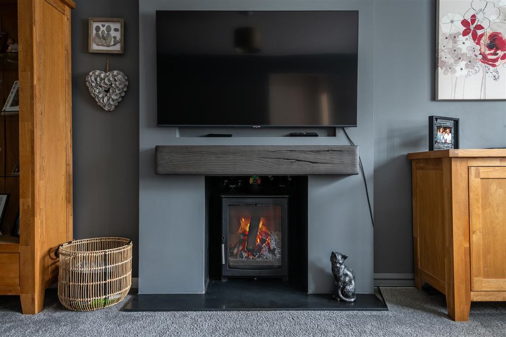 Property photo 3 of 17 8 The Fieldings Internals-12 With Fire.Jpg