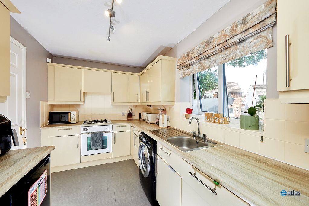 Property photo 2 of 17 Kitchen