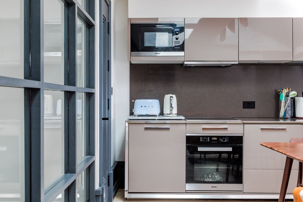 Property photo 3 of 22 King St, Covent Garden - Kitchen Detail