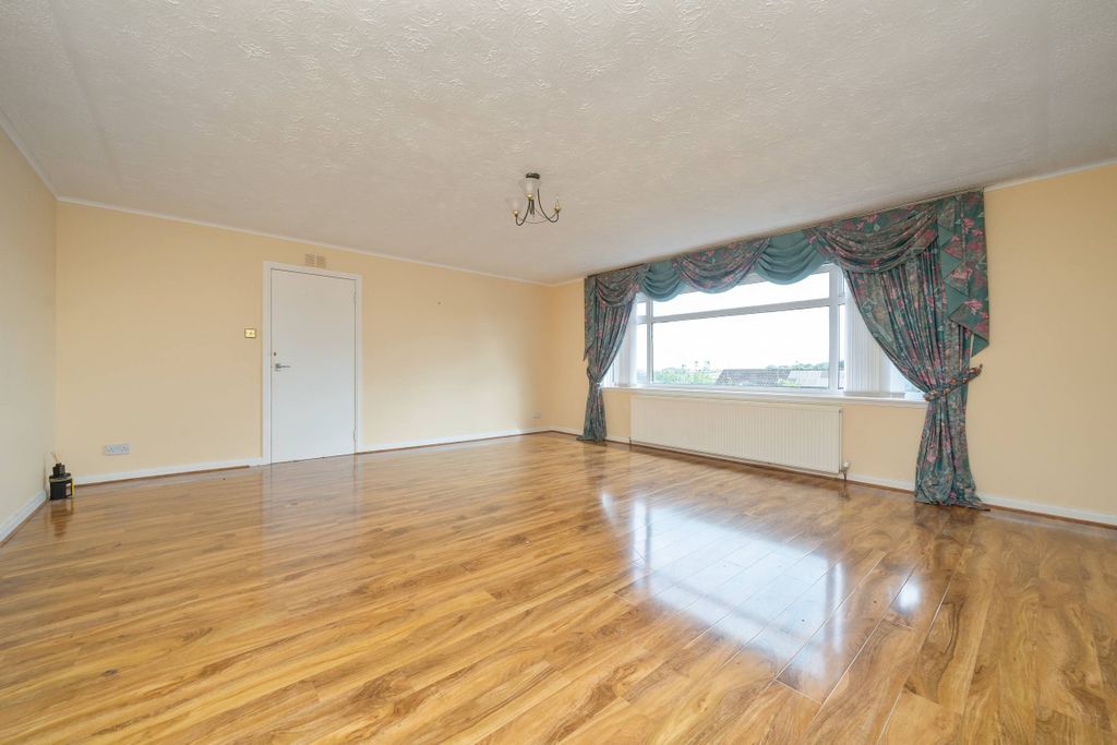 Property photo 3 of 33