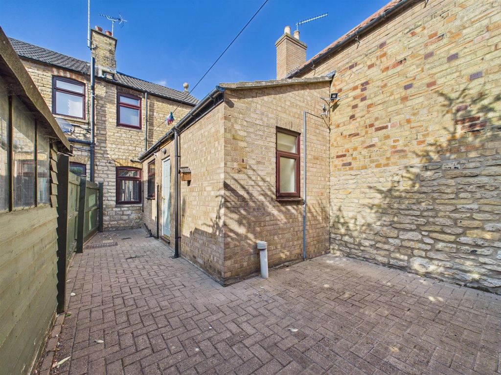 Property photo 2 of 11 Rear Garden