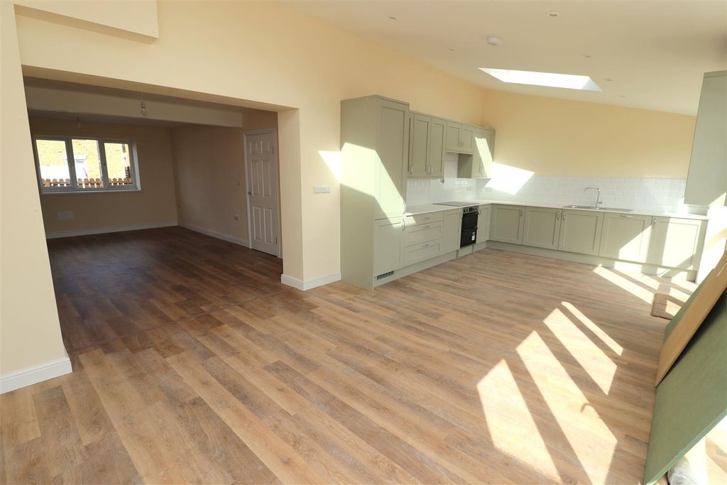 Property photo 3 of 13 Img_7988.Jpg