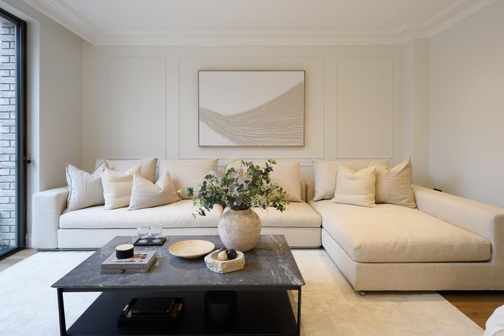 Property photo 3 of 23