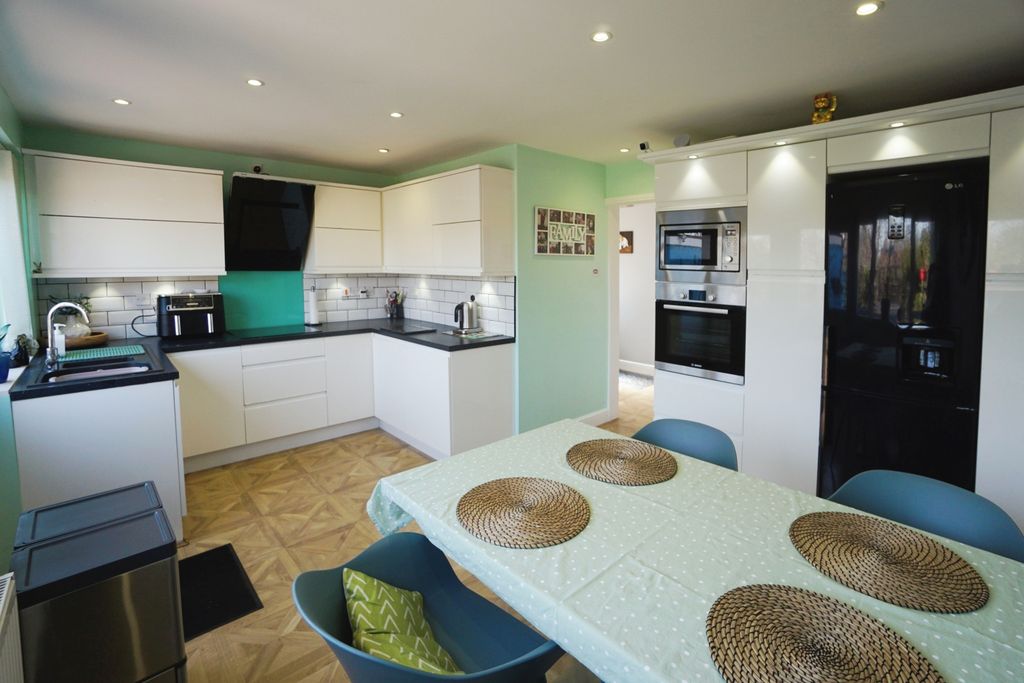 Property photo 2 of 14 Kitchen Diner