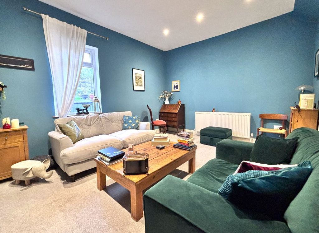 Property photo 2 of 20