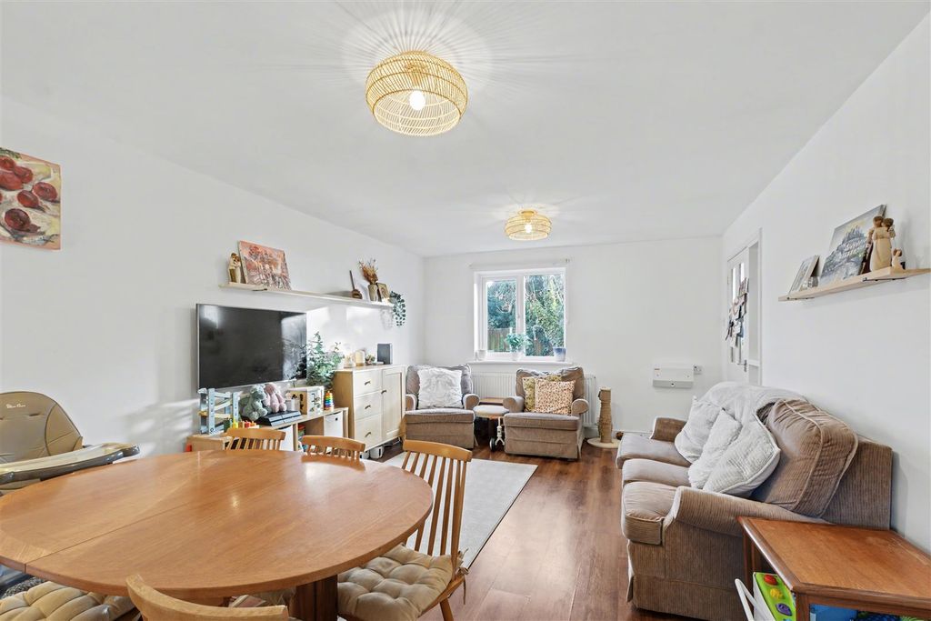 Property photo 2 of 20 Lounge Diner_1.Jpeg