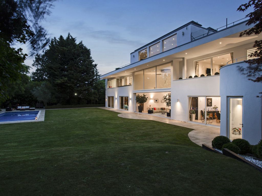 Property photo 2 of 25