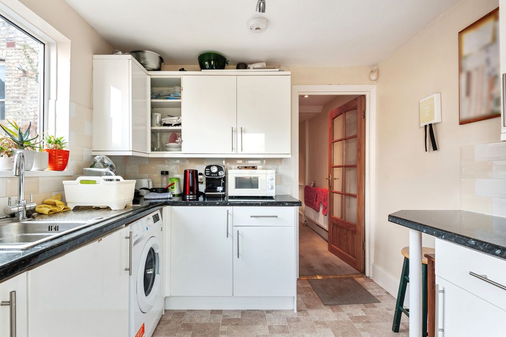 Property photo 2 of 10 Kitchen