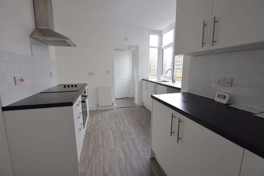 Property photo 2 of 8 Kitchen Flat A.Jpg