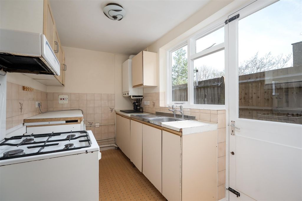 Property photo 3 of 12 Kitchen