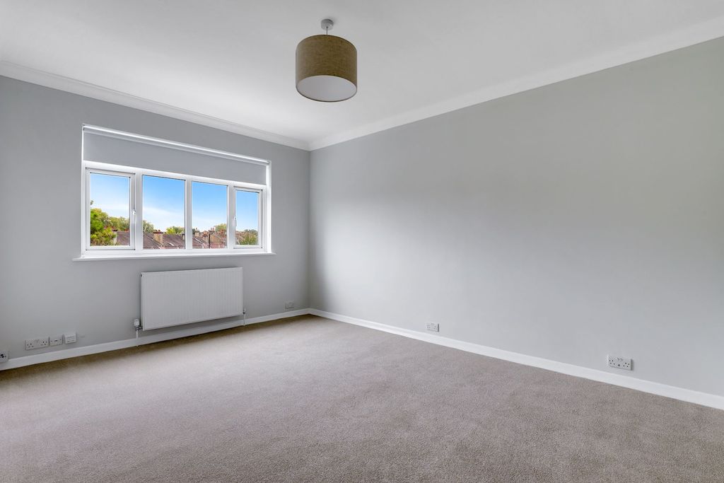 Property photo 3 of 11 3.Lounge.Jpg