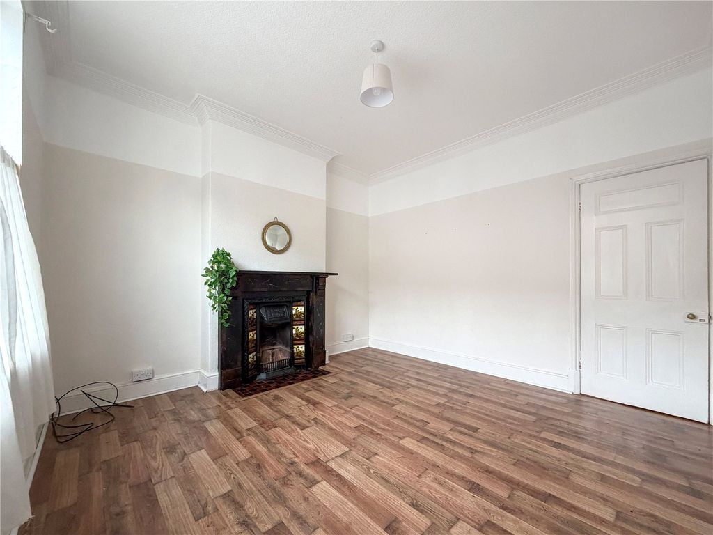 Property photo 2 of 18 Lounge