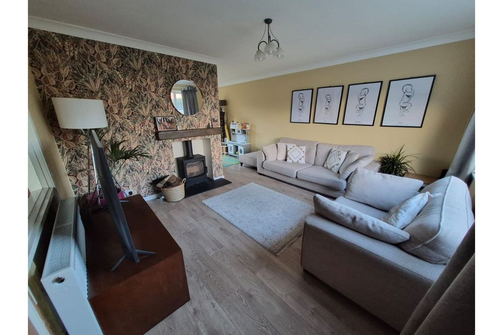 Property photo 2 of 19 Living Room