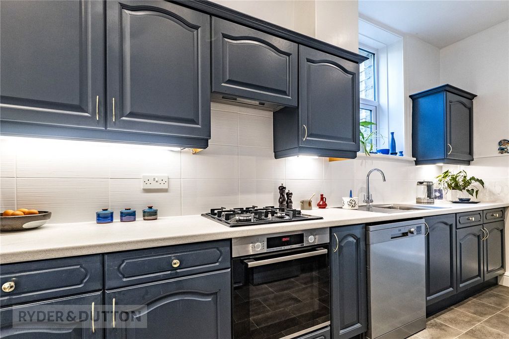 Property photo 3 of 21 Kitchen