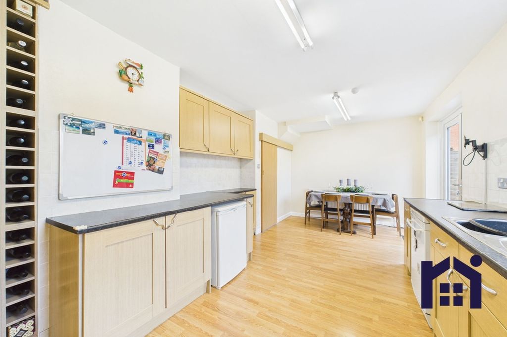 Property photo 3 of 22 Dining Kitchen