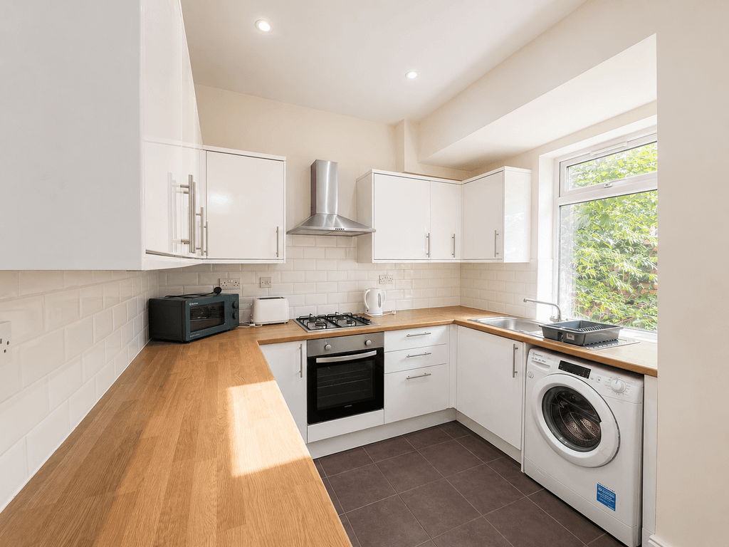 Property photo 3 of 13 Kitchen