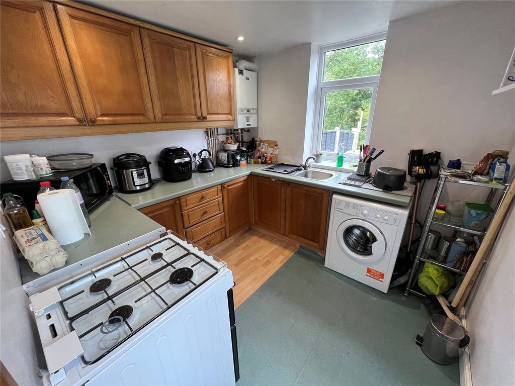 Property photo 2 of 8 Kitchen