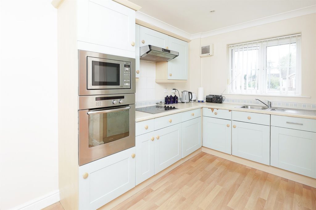 Property photo 2 of 18