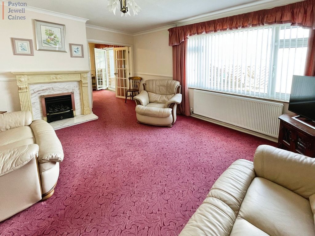 Property photo 2 of 14 Lounge