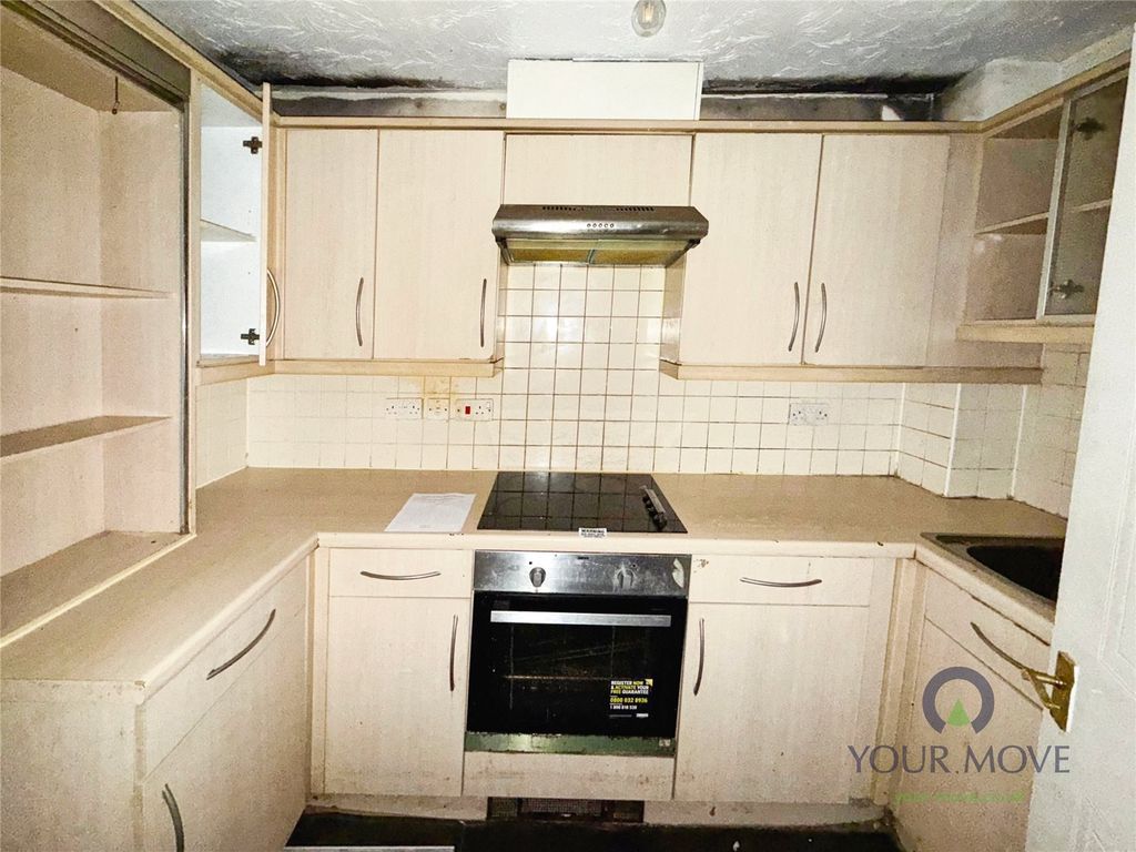 Property photo 2 of 6 Kitchen