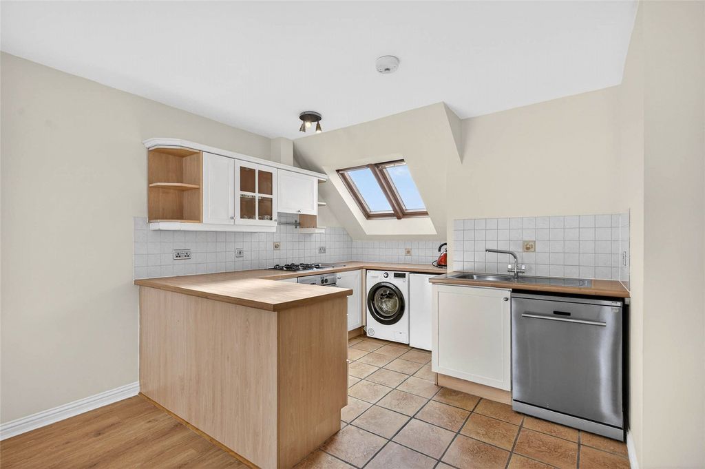 Property photo 3 of 19 27 Margaret Street