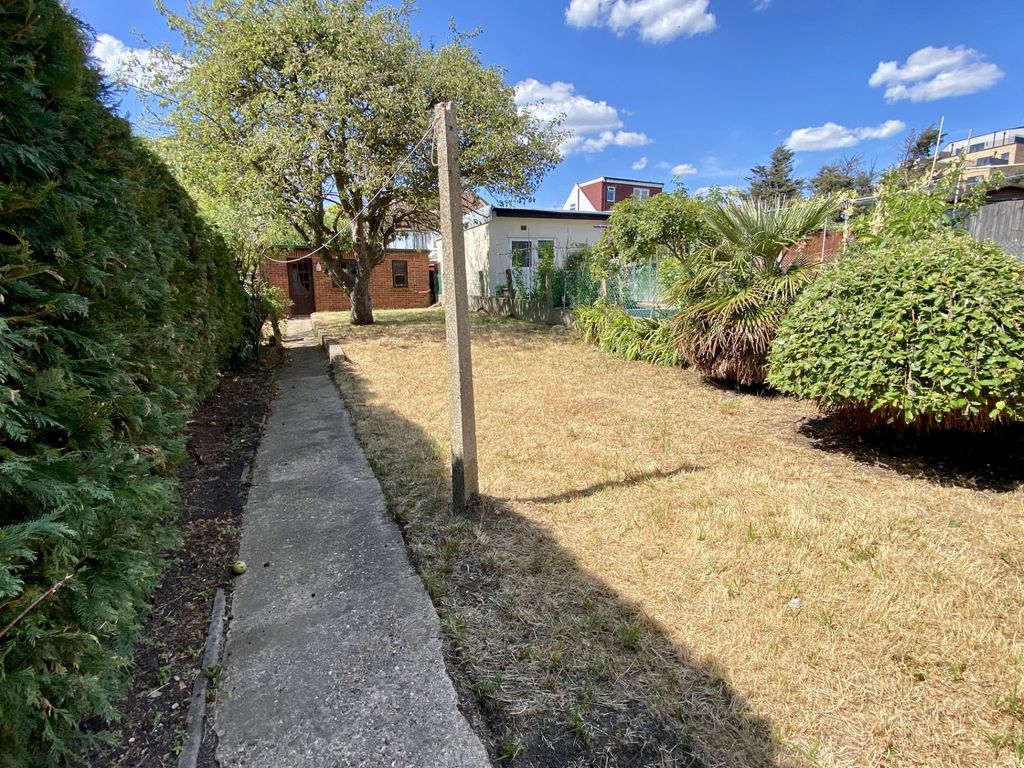 Property photo 2 of 25 Photo 15