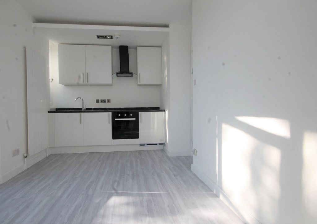 Property photo 1 of 6 Kitchen