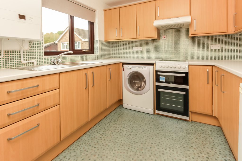 Property photo 3 of 10 Kitchen