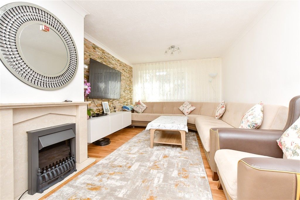 Property photo 2 of 9 Lounge