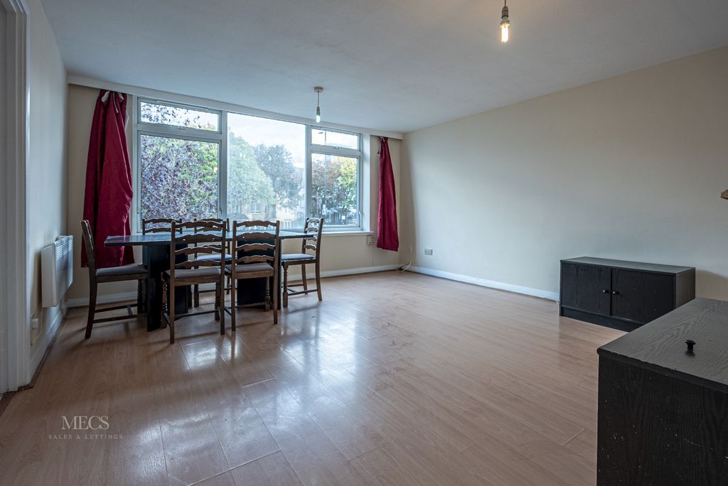 Property photo 3 of 10 1080683