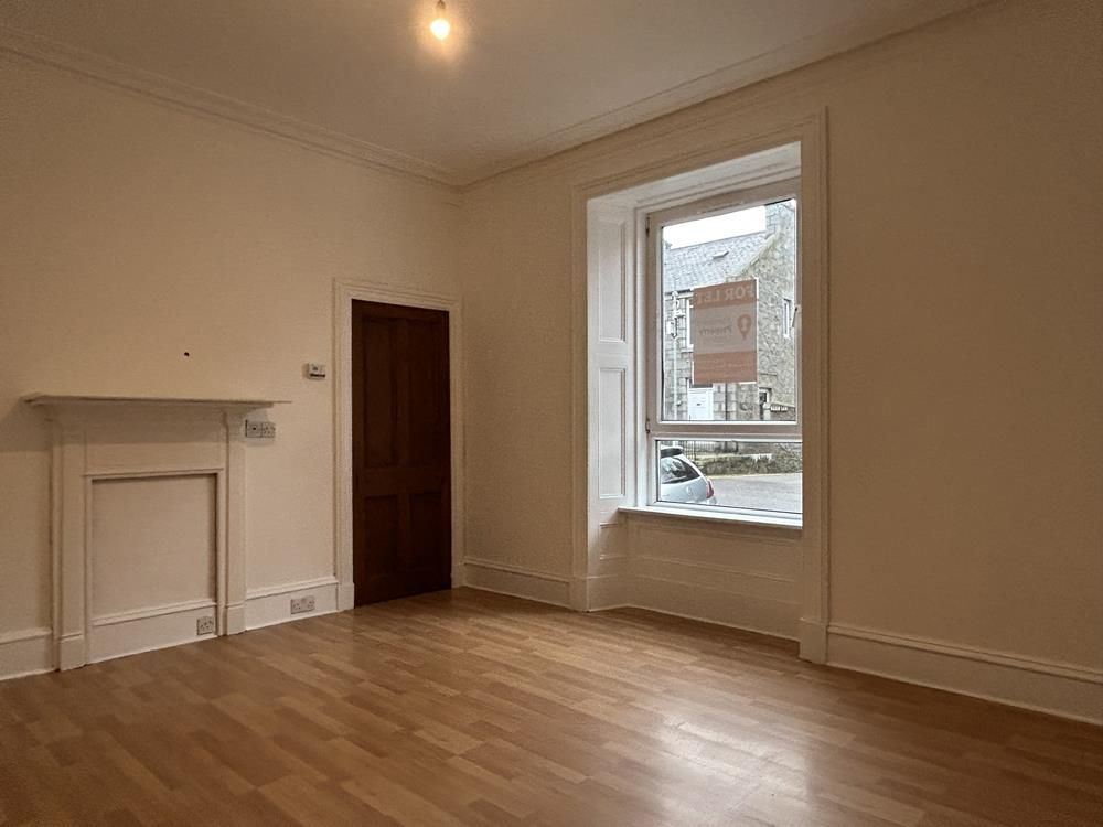 Property photo 3 of 6 Bedroom