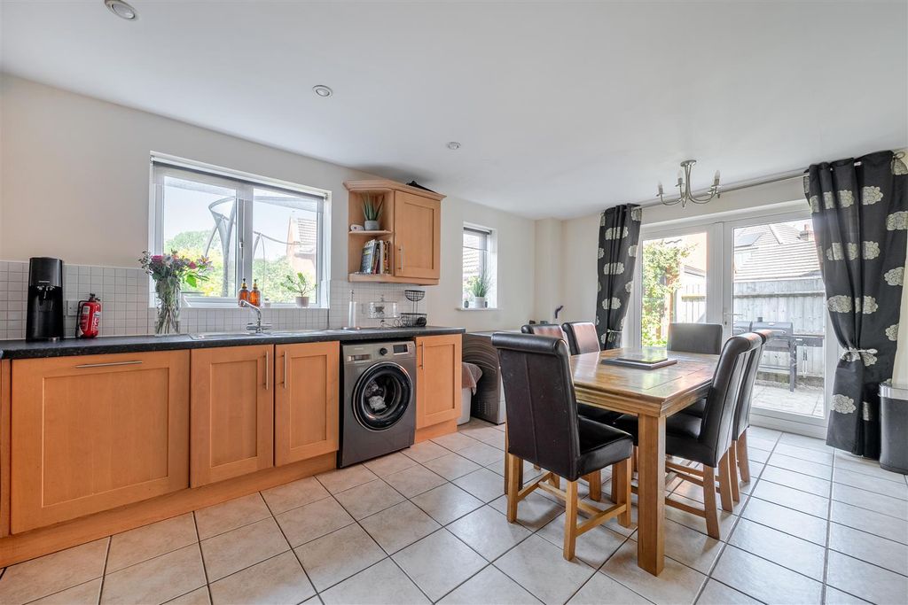 Property photo 2 of 20 1462897-13-6A16c80Ad8Cab.Jpg