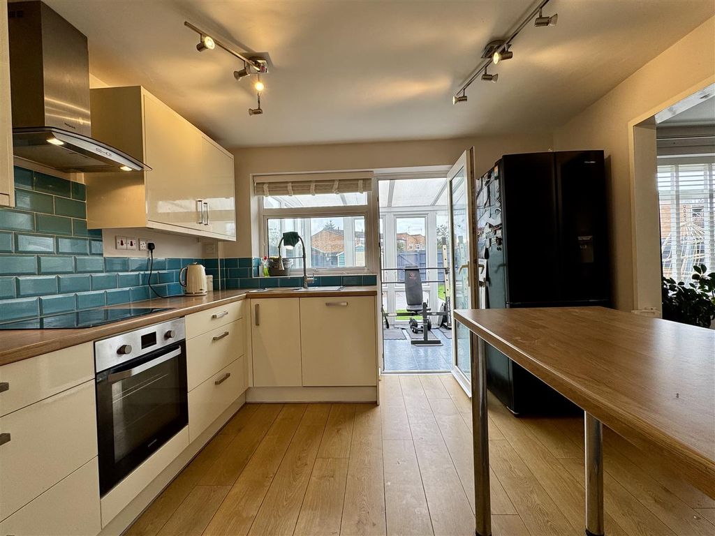 Property photo 3 of 25 Kithen Dining Room