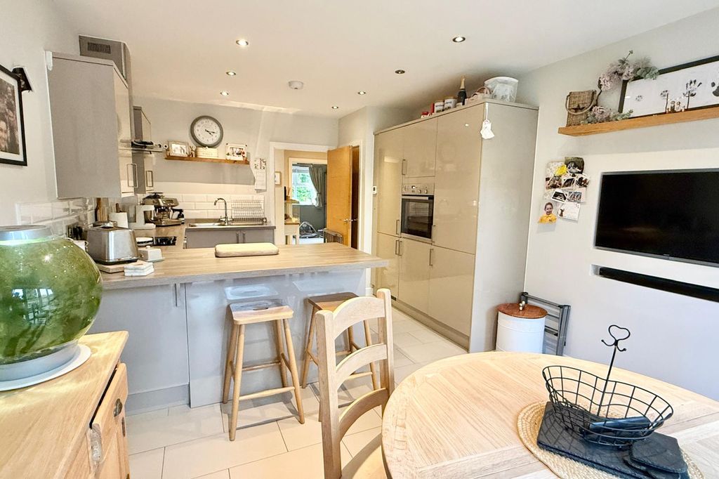 Property photo 3 of 21 Gallery