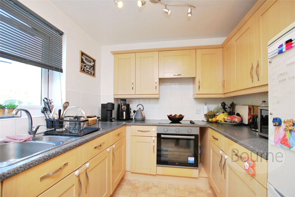 Property photo 2 of 6 Picture No. 16