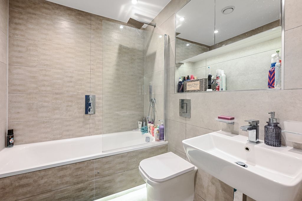 Property photo 3 of 7 Bathroom