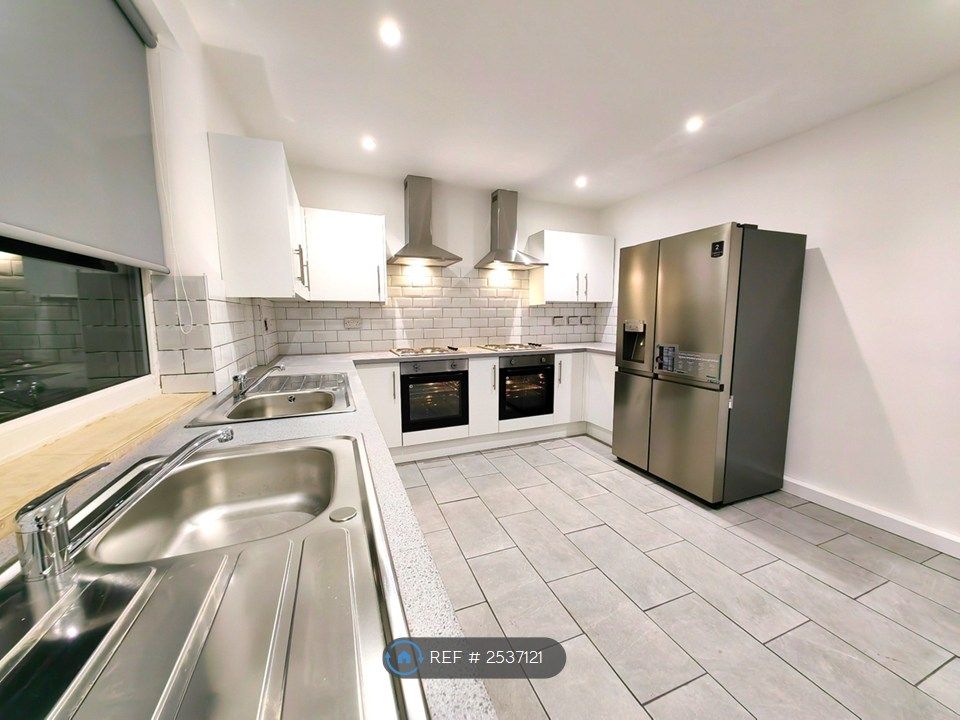 Property photo 2 of 18 American Kitchen Fridge Freezer