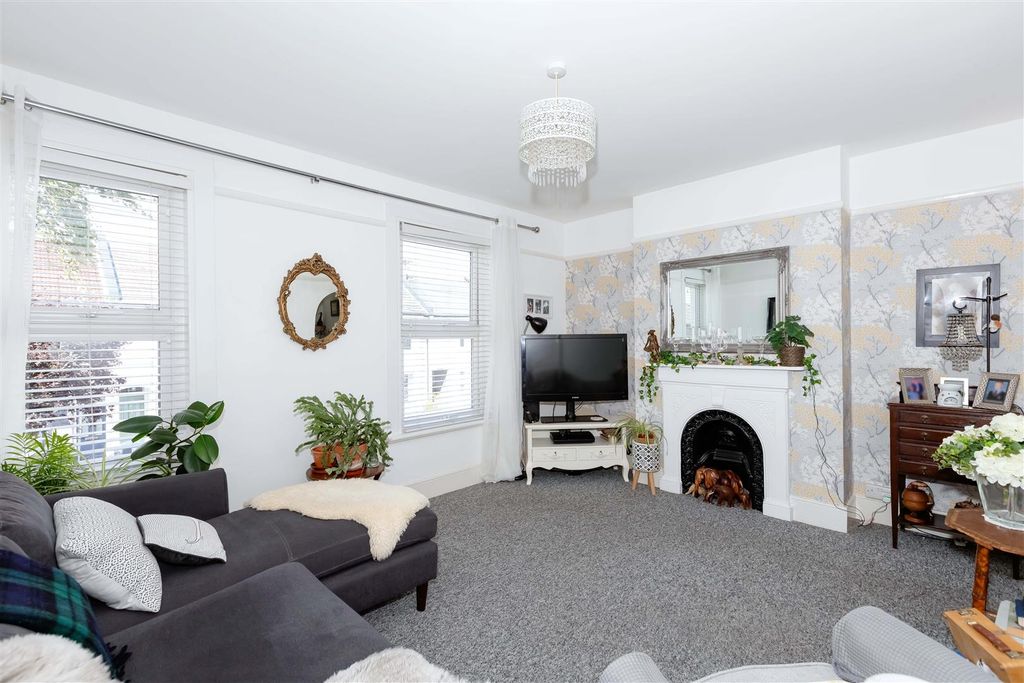 Property photo 2 of 8 Queen St_8.Jpg
