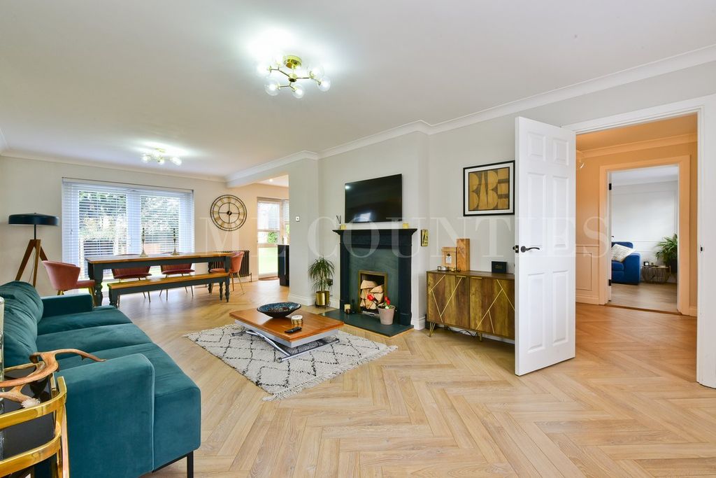 Property photo 3 of 39