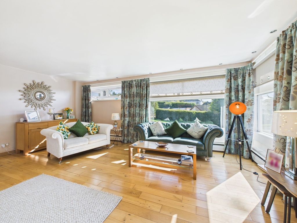 Property photo 2 of 23 Lounge