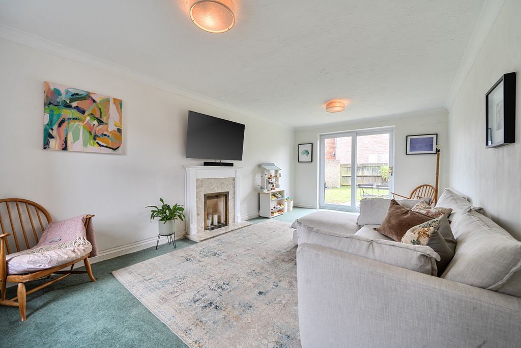 Property photo 2 of 22 Living Room