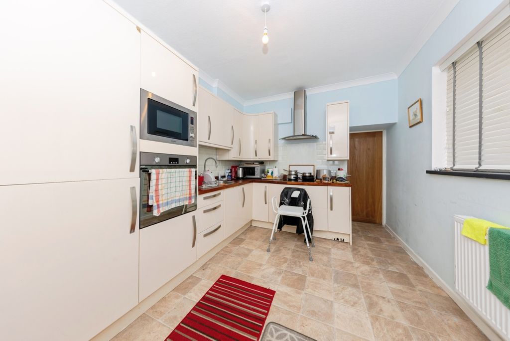 Property photo 2 of 18 Photo